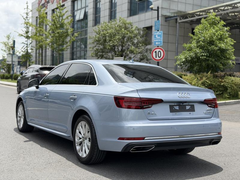 Audi A4L - фото 3
