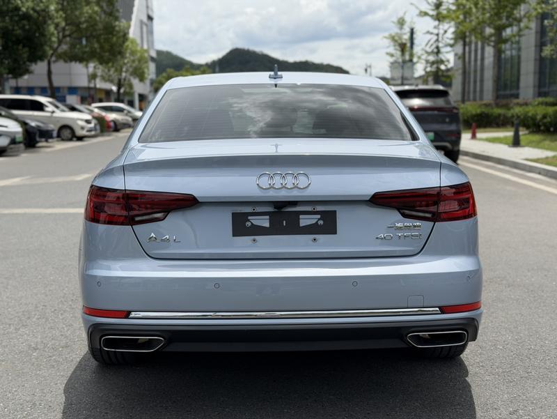 Audi A4L - фото 4