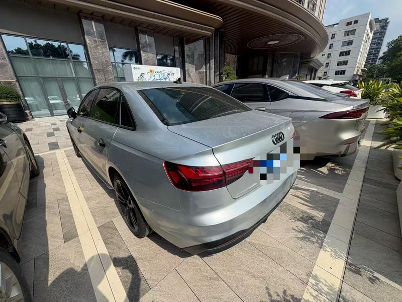 Audi A4L - фото 2