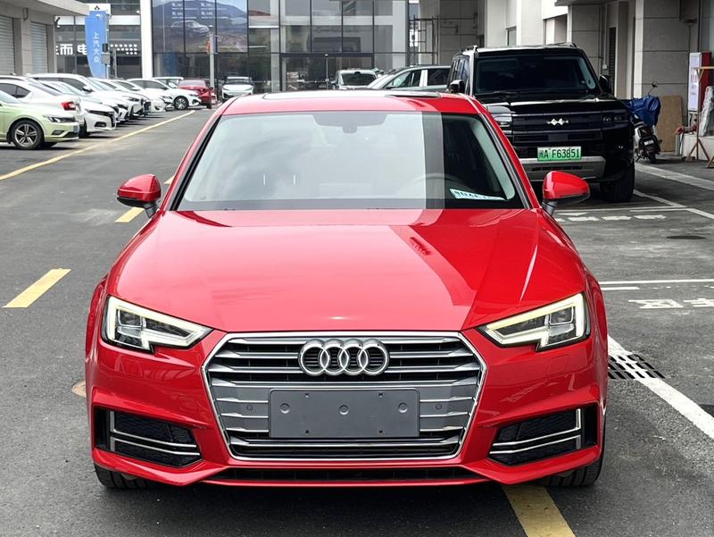 Audi A4L - фото 1