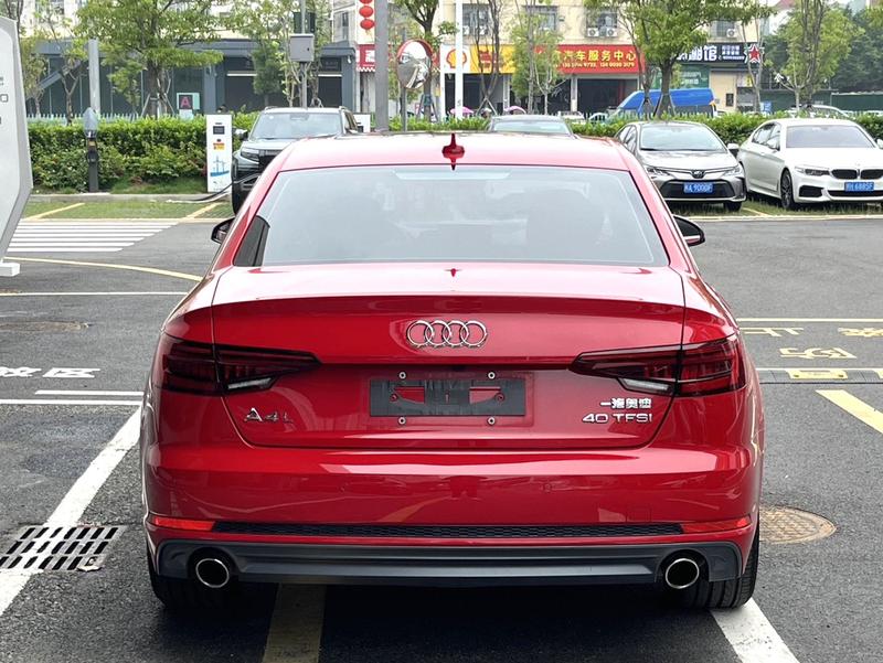 Audi A4L - фото 4