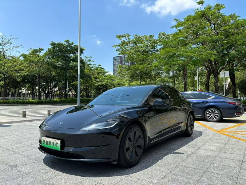 Tesla Model 3 - фото 0