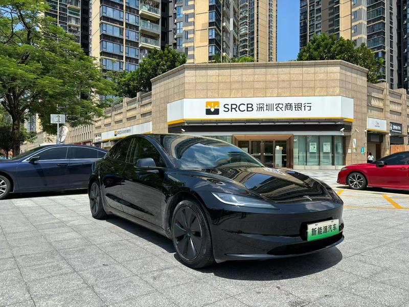 Tesla Model 3 - фото 2