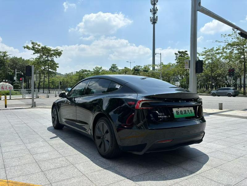 Tesla Model 3 - фото 4