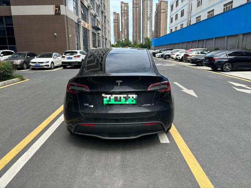 Tesla Model Y - фото 2