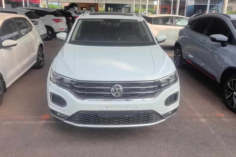 Volkswagen T-Roc - фото 1