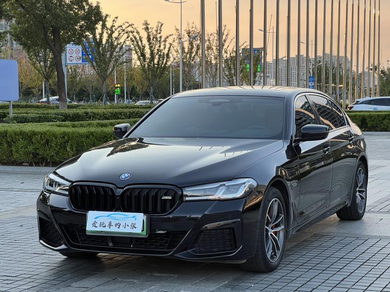 BMW 5 PHEV - фото 0