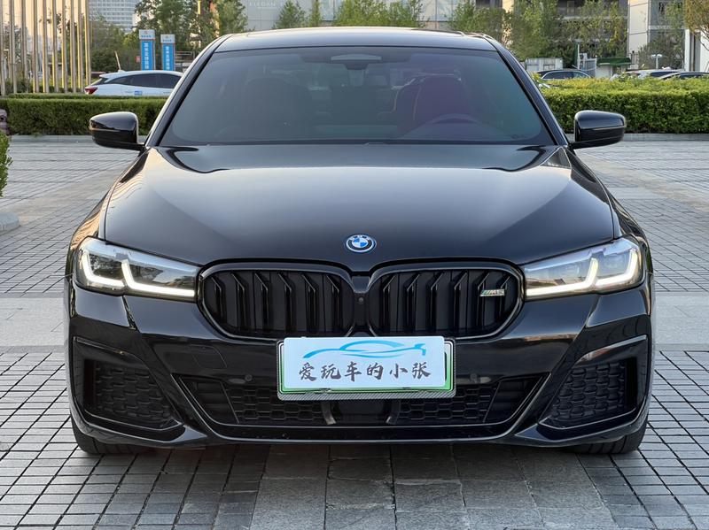 BMW 5 PHEV - фото 1