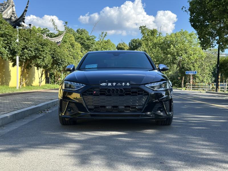 Audi S4 - фото 1