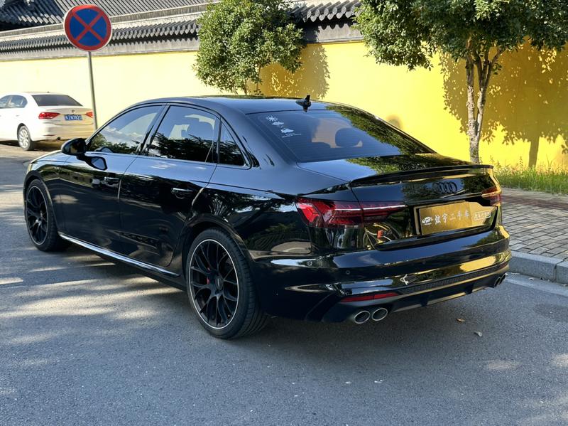 Audi S4 - фото 3