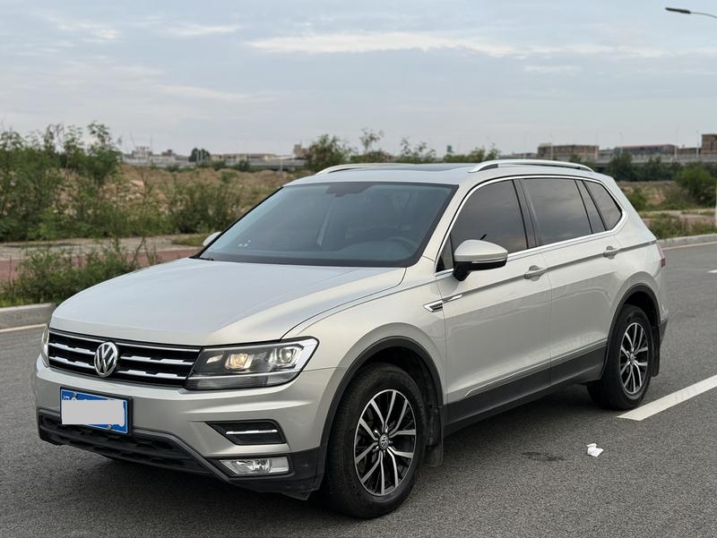 Volkswagen Tiguan L - фото 0
