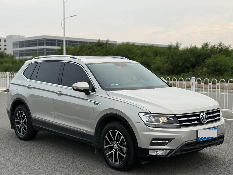 Volkswagen Tiguan L - фото 2