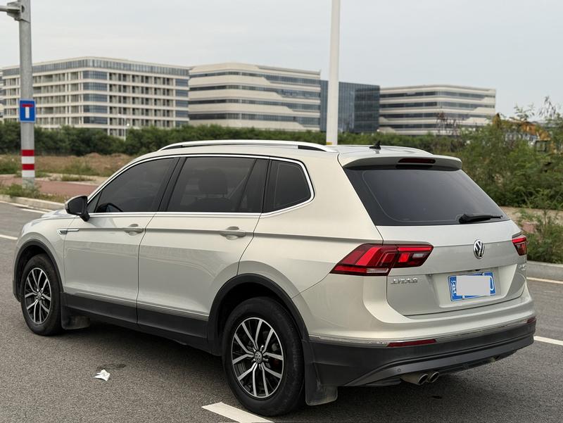 Volkswagen Tiguan L - фото 3