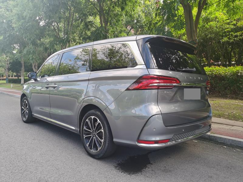 Roewe iMAX8 - фото 3