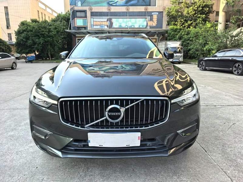 Volvo XC60 - фото 1