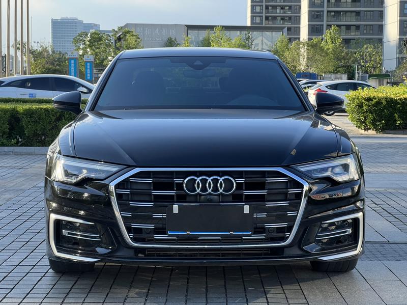Audi A6L - фото 1
