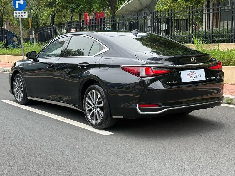 Lexus ES - фото 3