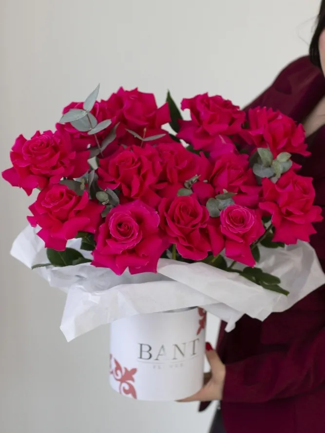 Композиция из 13 роз (40 см) с открыткой от Bant