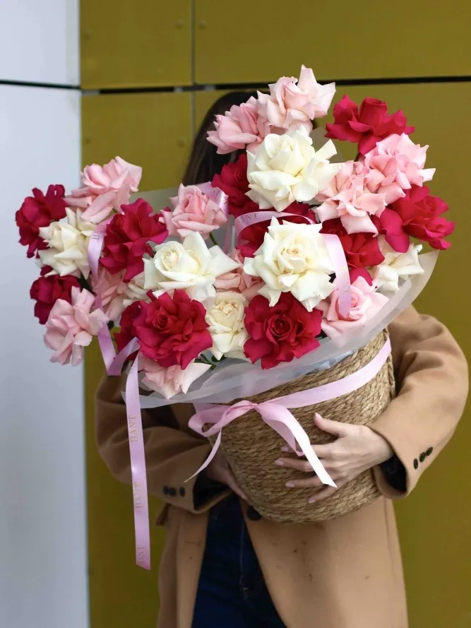 Букет из 29 ажурных роз от Bant