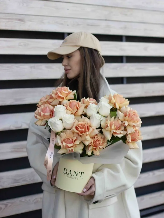 Букет из 19 ажурных роз от Bant