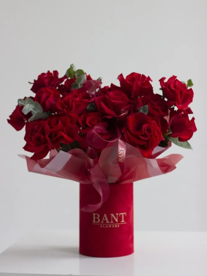 Композиция из 15 роз (45 см) с открыткой от Bant